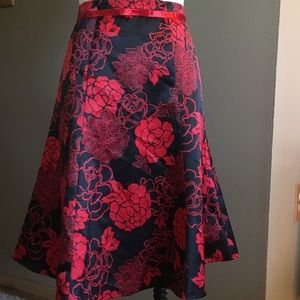 Satiny skirt in black and red chinoiserie floral